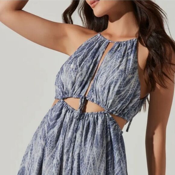 Astr the label cutout maxi dress snake print blue - Picture 2 of 6